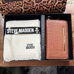 NWT Steve Madden Cream preppy gift set Brown Cozy Scarf